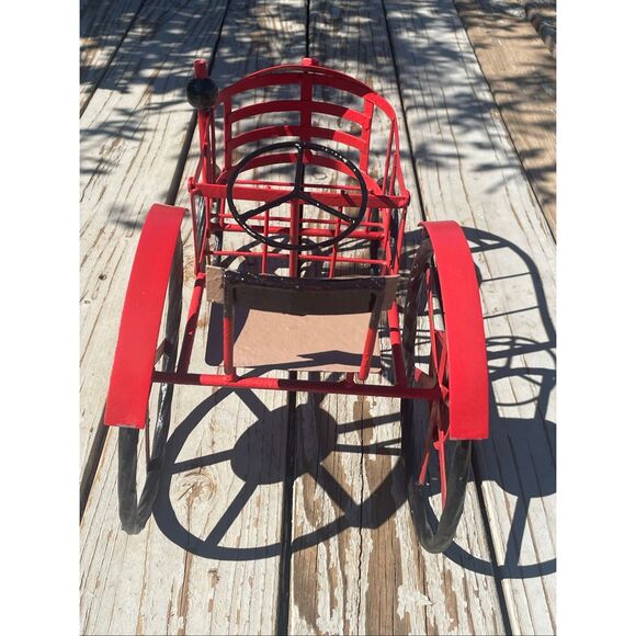 Vintage Red Metal Tractor Planter Holder Farmhouse Decor - Picture 10 of 13